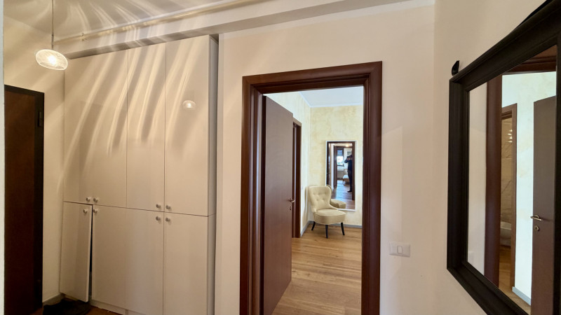 Apartament 3 camere de vanzare Baneasa - Sisesti loc parcare  suprateran