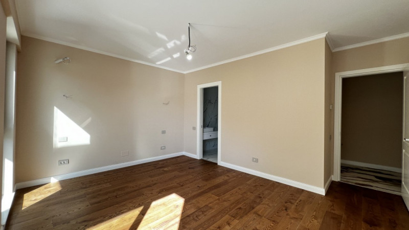 Unirii, 4 camere cu  2 parcari