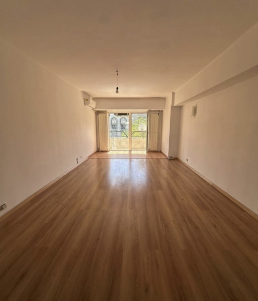 Vânzare apartament de 4 camere Decebal