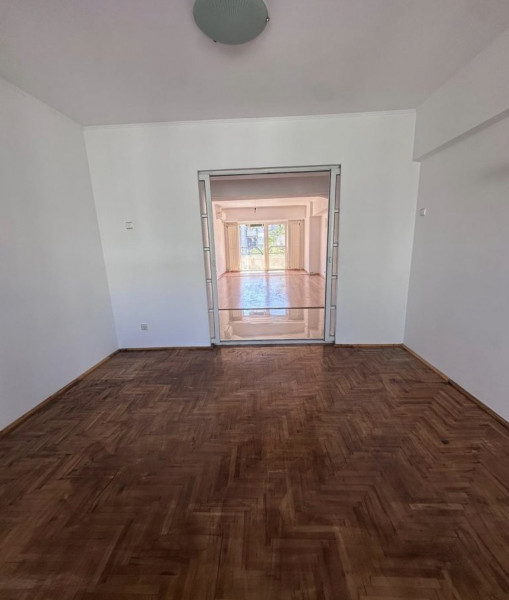 Vânzare apartament de 4 camere Decebal