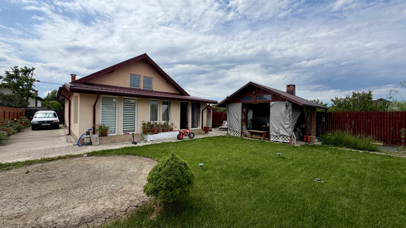 Tunari casă în Dimieni – 3 camere, curte amenajată, grădină cu seră, parcare