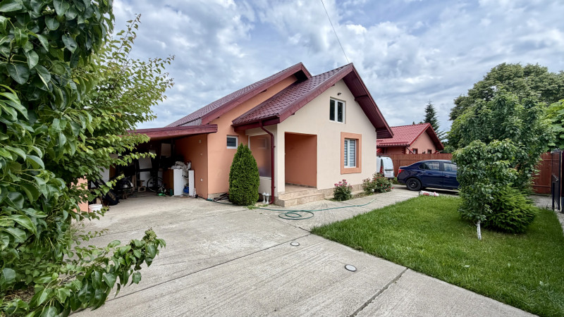 Tunari casă în Dimieni – 3 camere, curte amenajată, grădină cu seră, parcare