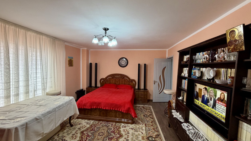 Tunari casă în Dimieni – 3 camere, curte amenajată, grădină cu seră, parcare
