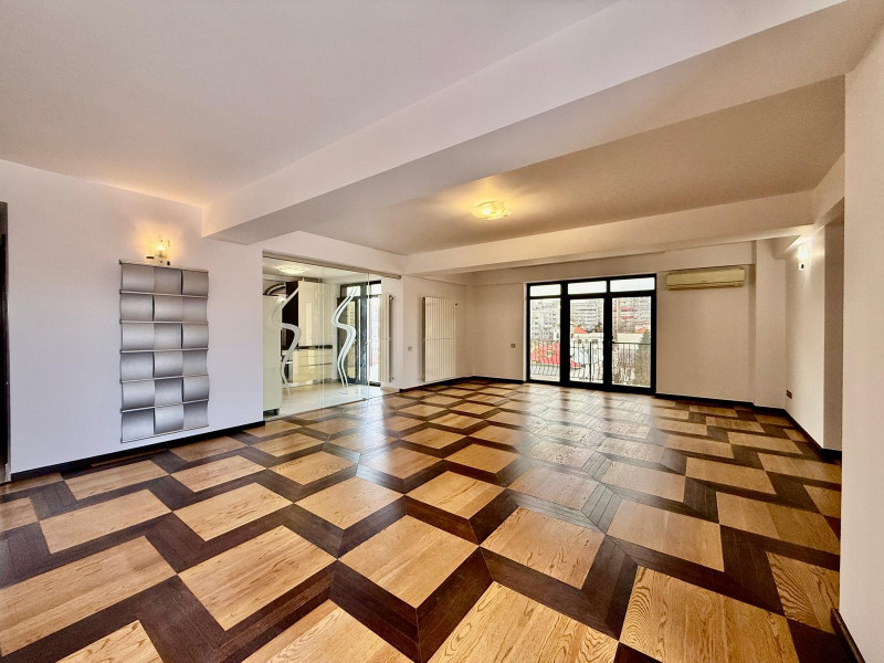 Penthouse Duplex cu vedere la Arcul de Triumf