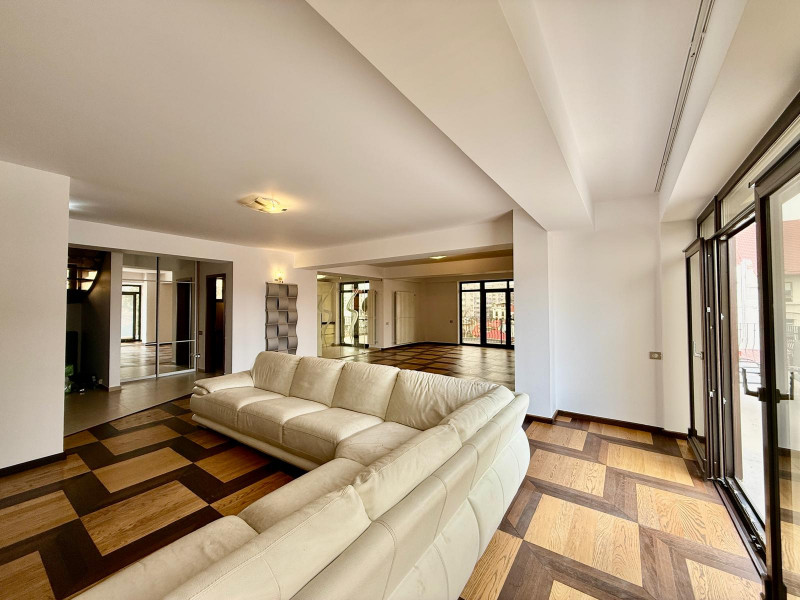 Penthouse Duplex cu vedere la Arcul de Triumf