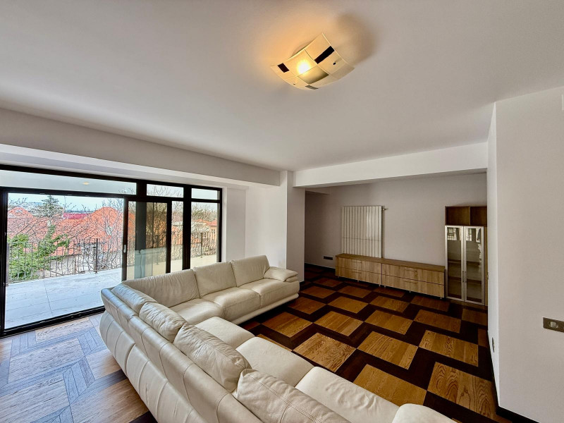 Penthouse Duplex cu vedere la Arcul de Triumf
