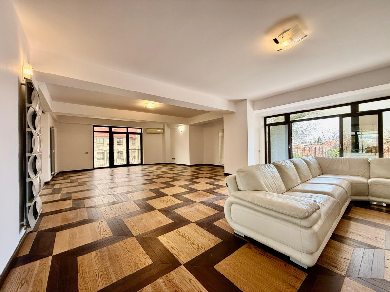 Penthouse Duplex cu vedere la Arcul de Triumf