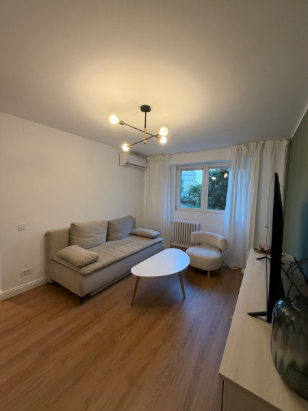 Vânzare apartament de 2 camere Piața Victoriei 