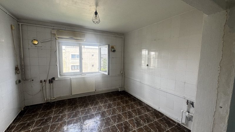 Vânzare apartament de 3 camere Brancoveanu
