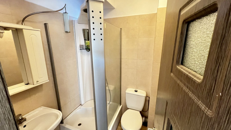 Pod Constanta - Mega Image, mobilat