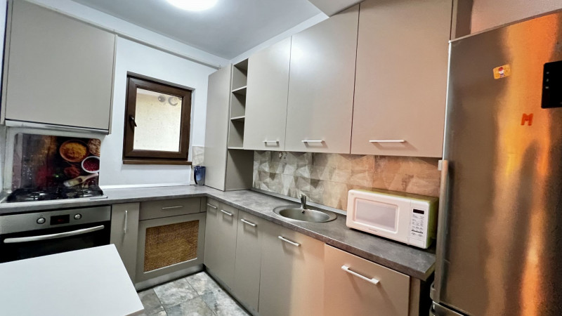 Pod Constanta - Mega Image, mobilat