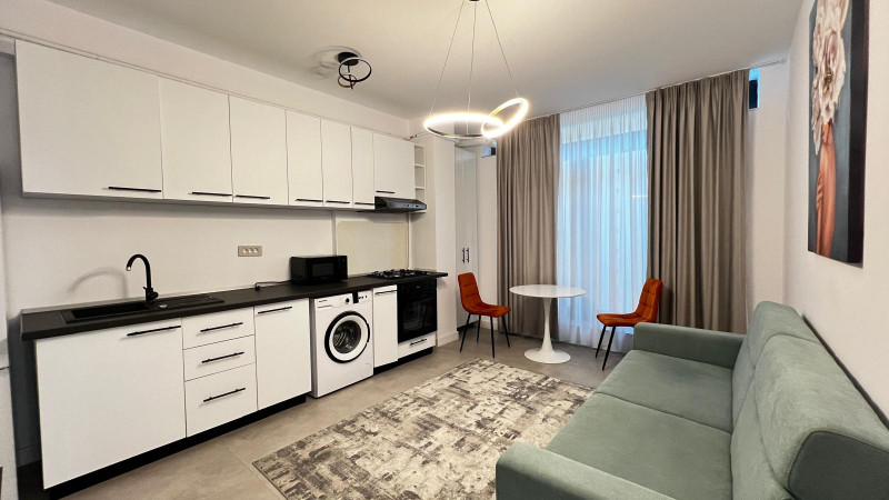 Apartament, mobilat, curte engleza, liber