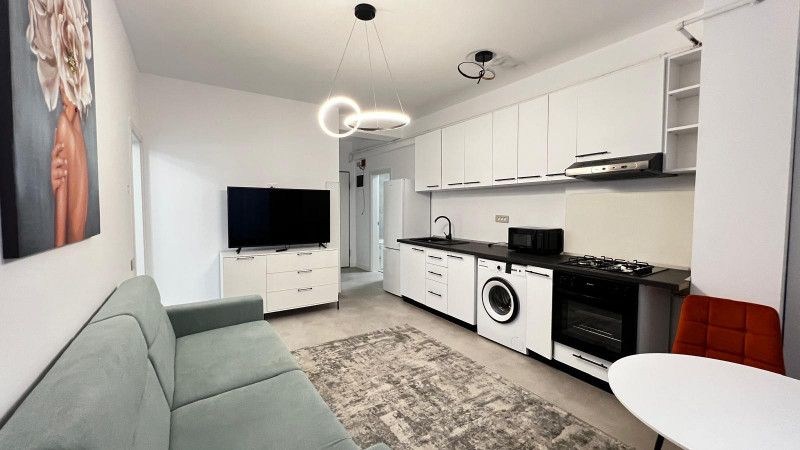 Apartament, mobilat, curte engleza, liber