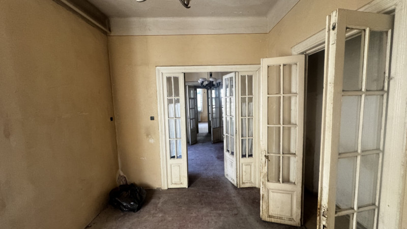 Vânzare apartament 3 camere vilă interbelică lângă Mall Vitan