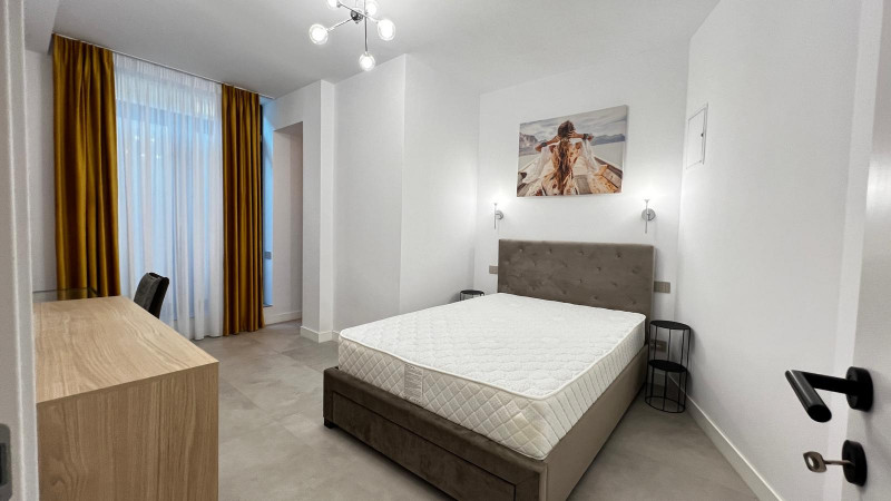 Apartament, mobilat, curte engleza, liber