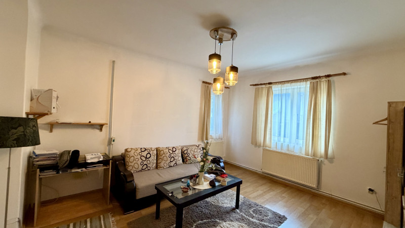 Apartament 3 camere boxă proprie de vânzare – Vatra Luminoas
