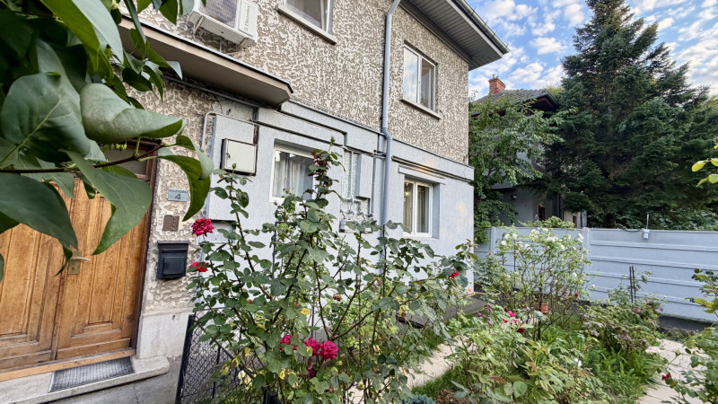 Apartament 3 camere boxă proprie de vânzare – Vatra Luminoas