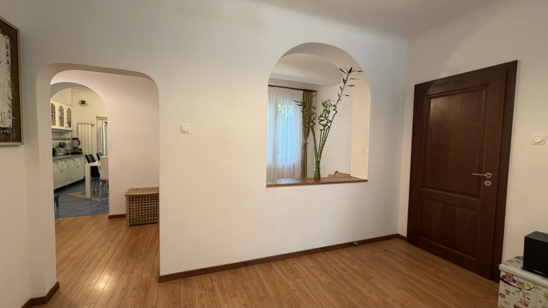 Vilă de vânzare în Domenii – Mănăstirea Cașin, oază de liniste