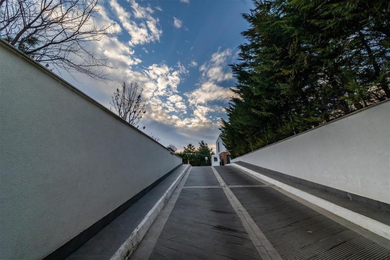 3 camere de închiriat în Iancu Nicolae – Pipera | Terasă 25 mp, piscină și parca