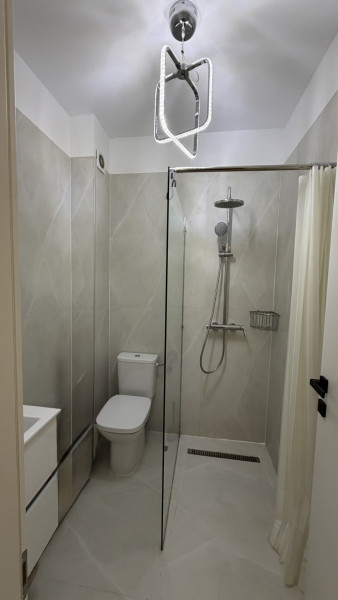 2 camere cu grădină privată de 50 mp de închiriat în Tunari  parcare inclusa