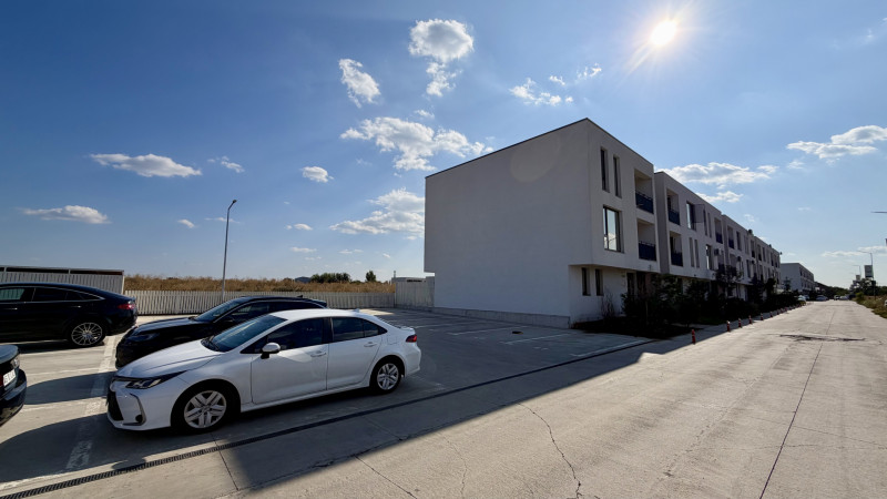 2 camere cu grădină privată de 50 mp de închiriat în Tunari  parcare inclusa