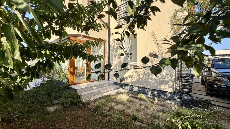 Casa de vânzare în Tunari – 3 dormitoare, curte proprie și 2 locuri de parcare