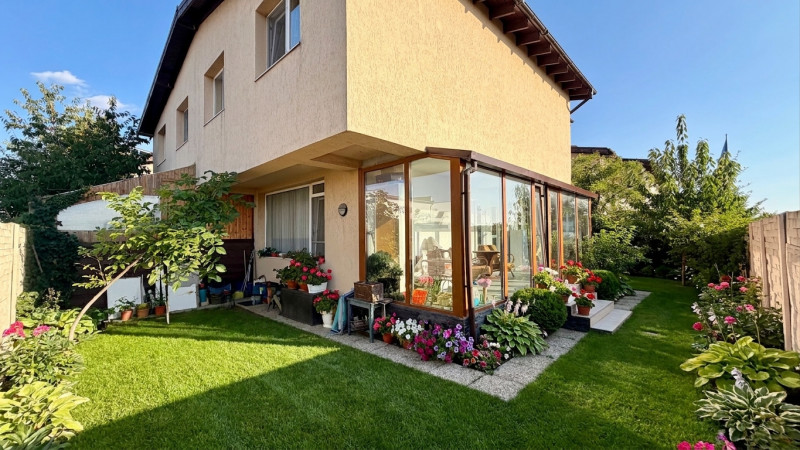 Casa de vânzare în Tunari – 3 dormitoare, curte proprie și 2 locuri de parcare