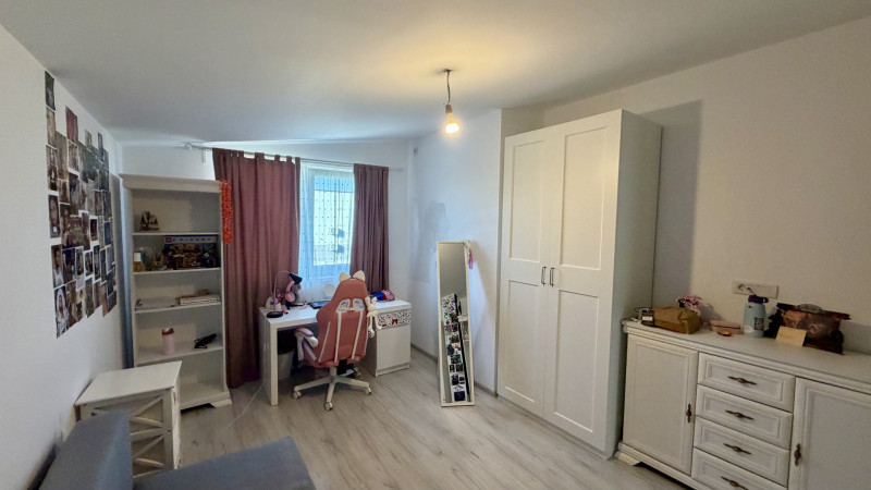 Casa de vânzare în Tunari – 3 dormitoare, curte proprie și 2 locuri de parcare