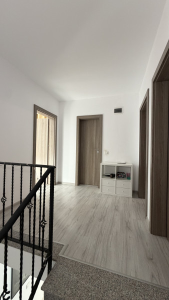 Casa de vânzare în Tunari – 3 dormitoare, curte proprie și 2 locuri de parcare