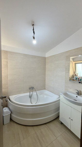 Casa de vânzare în Tunari – 3 dormitoare, curte proprie și 2 locuri de parcare