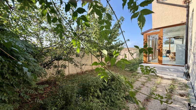 Casa de vânzare în Tunari – 3 dormitoare, curte proprie și 2 locuri de parcare