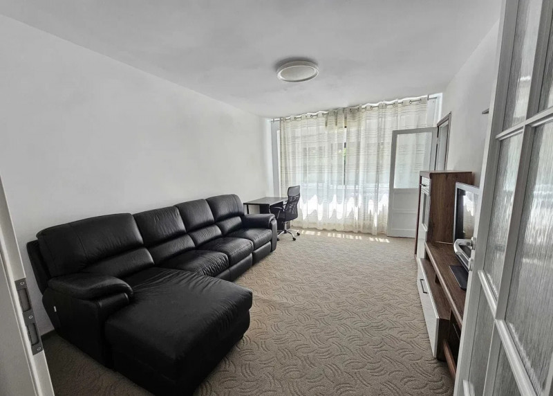 Inchiriez apartament 2 camere, zona Universitate