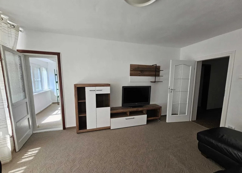 Inchiriez apartament 2 camere, zona Universitate
