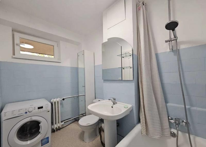 Inchiriez apartament 2 camere, zona Universitate