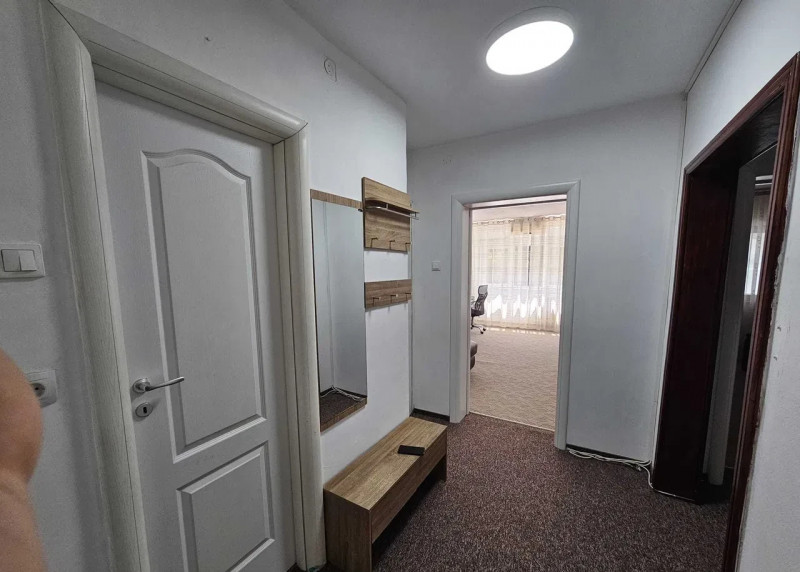 Inchiriez apartament 2 camere, zona Universitate