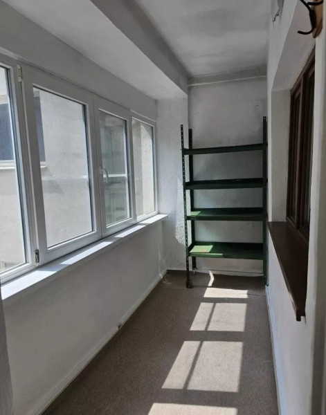 Inchiriez apartament 2 camere, zona Universitate