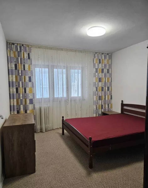 Inchiriez apartament 2 camere, zona Universitate