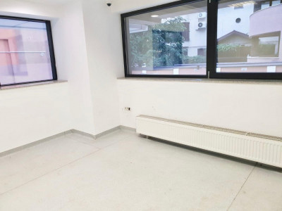 Inchiriere etaj in cladire de birouri clasa A , zona metrou Bazilescu