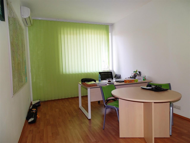 Apartament cu parcare ! 